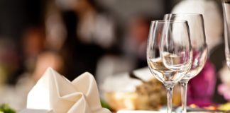 Jó hír a cégeknek: 100 millió forintig adómentes a reprezentáció