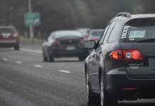 Teljes kontroll nélkül vezetnek mobilozó sofőrök