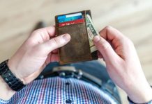 Félnek a vezetők a bértranszparenciától