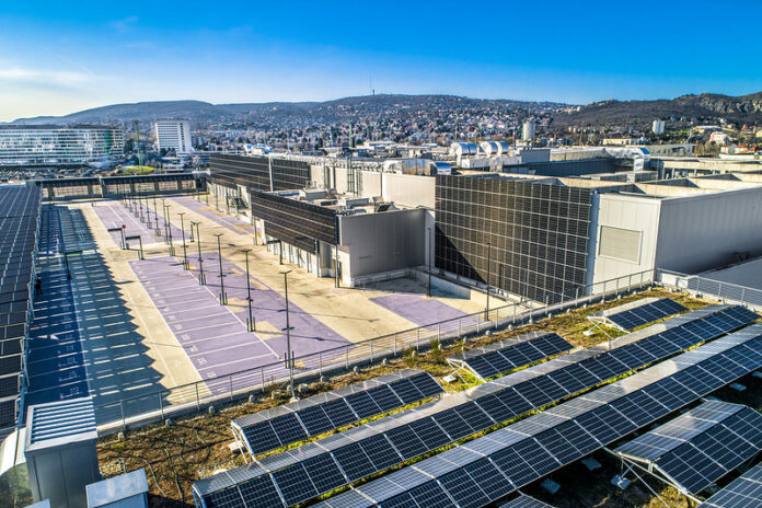 Etele_Plaza_napelem_2