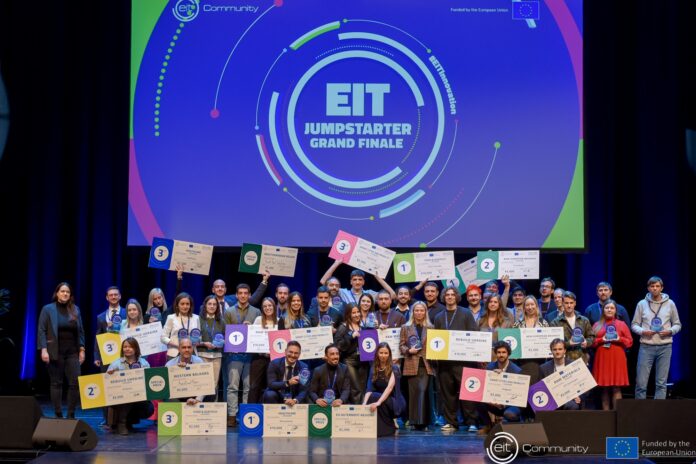 Awards_Group_EIT
