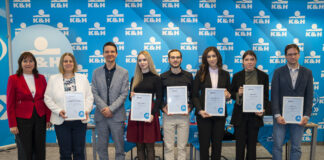 Diákokat díjazott a K&H