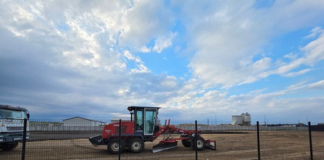 Hatalmas parkoló épül a reptér közelében